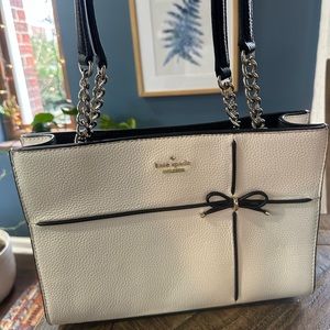 Kate Spade purse with bow detail